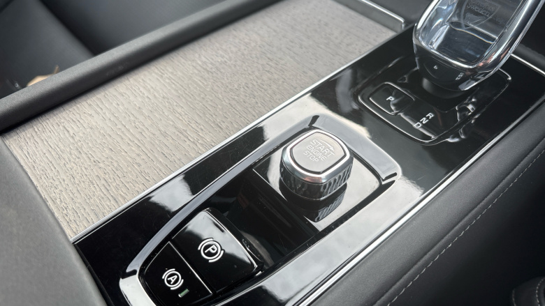 Volvo XC90 2.0 T8 PHEV Ultra Dark 5dr AWD Geartronic Estate